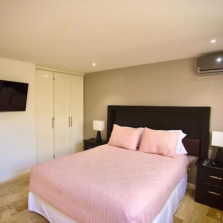 Cozy Loft With Pool, One Block From The Beach! كانكون المظهر الخارجي الصورة