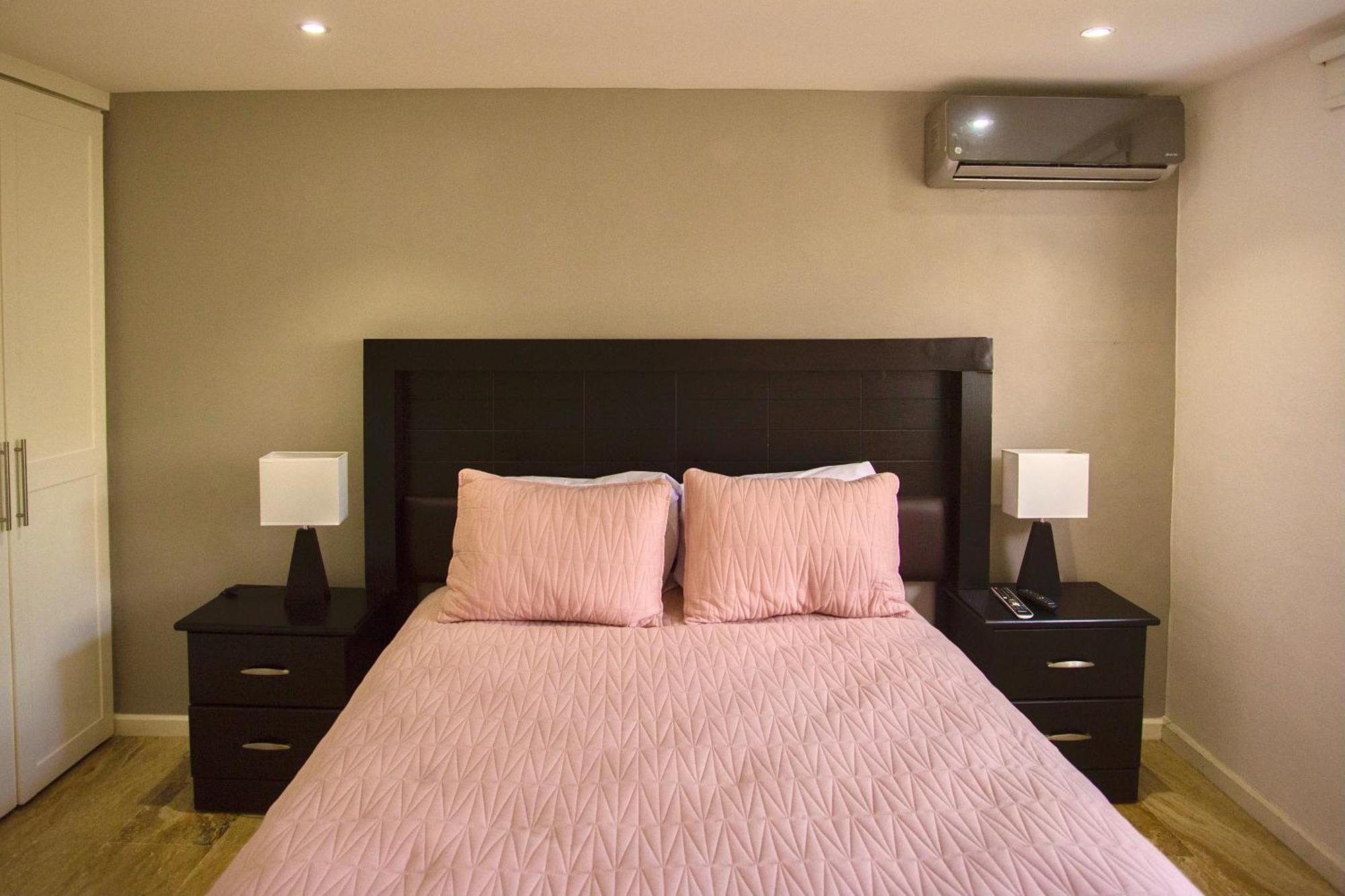 Cozy Loft With Pool, One Block From The Beach! كانكون المظهر الخارجي الصورة